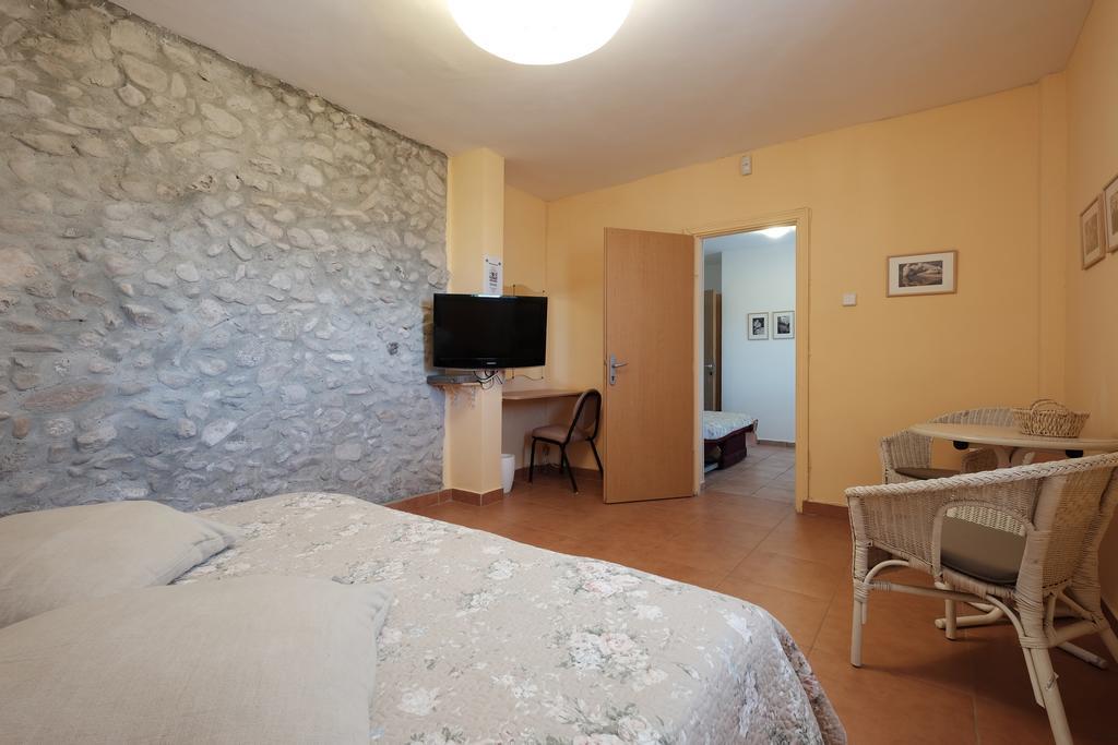 Gil'S Guest Rooms Neve Zohar Cameră foto