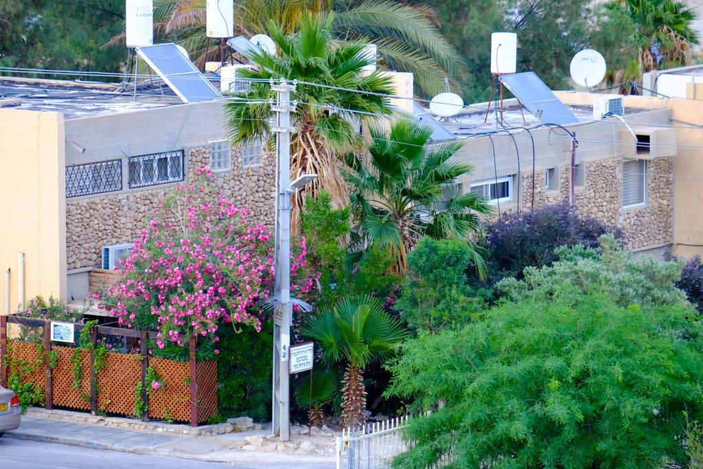 Gil'S Guest Rooms Neve Zohar Exterior foto